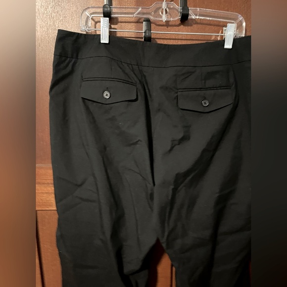 New York & Company Stretch Capris - Picture 11 of 14